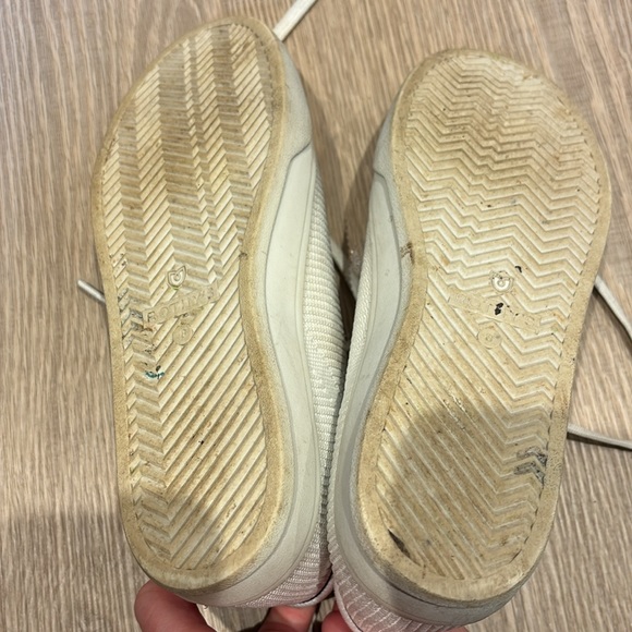 Rothys size 8 white lace up sneakers - Picture 3 of 6